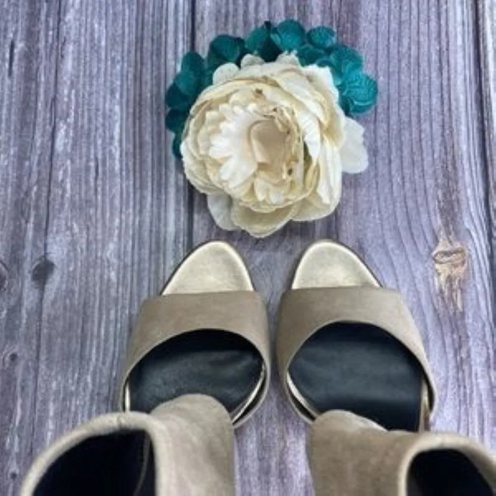 Brian Atwood Correns Light Natural Suede Pumps 7.5
