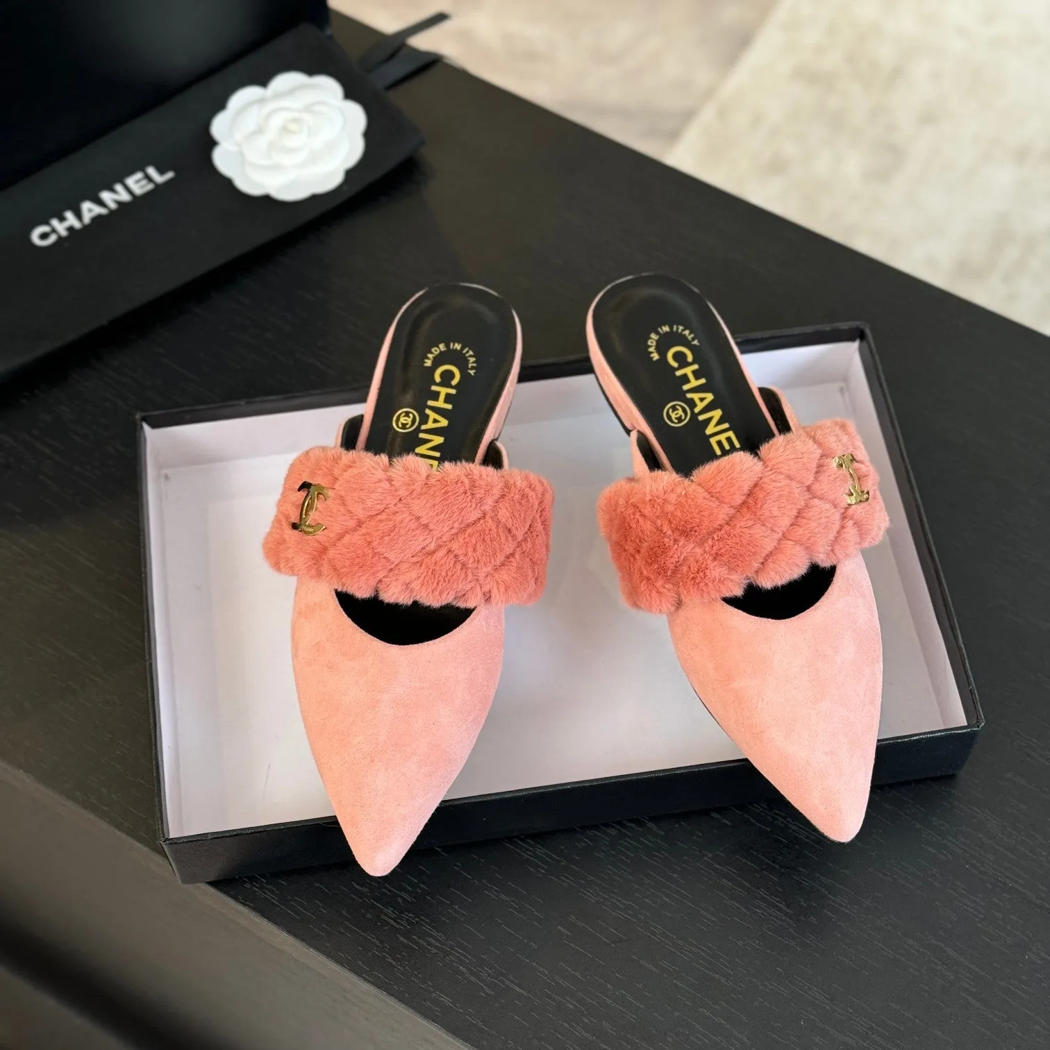 CC MULE IN LIGHT PINK SMOOTH FLEECE WITH GOLD HARDWARE