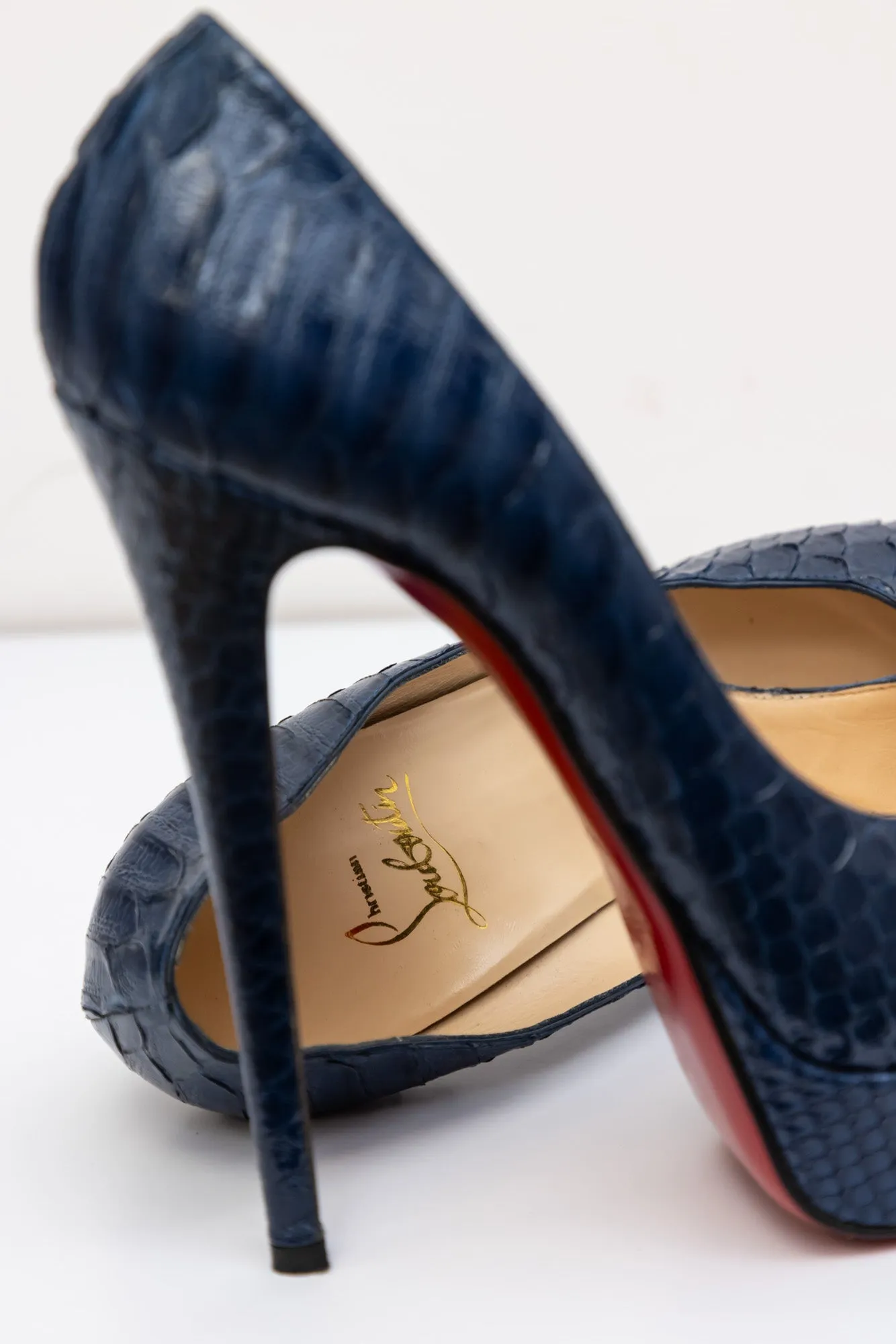 CHRISTIAN LOUBOUTIN Blue Crocodile Leather Pumps