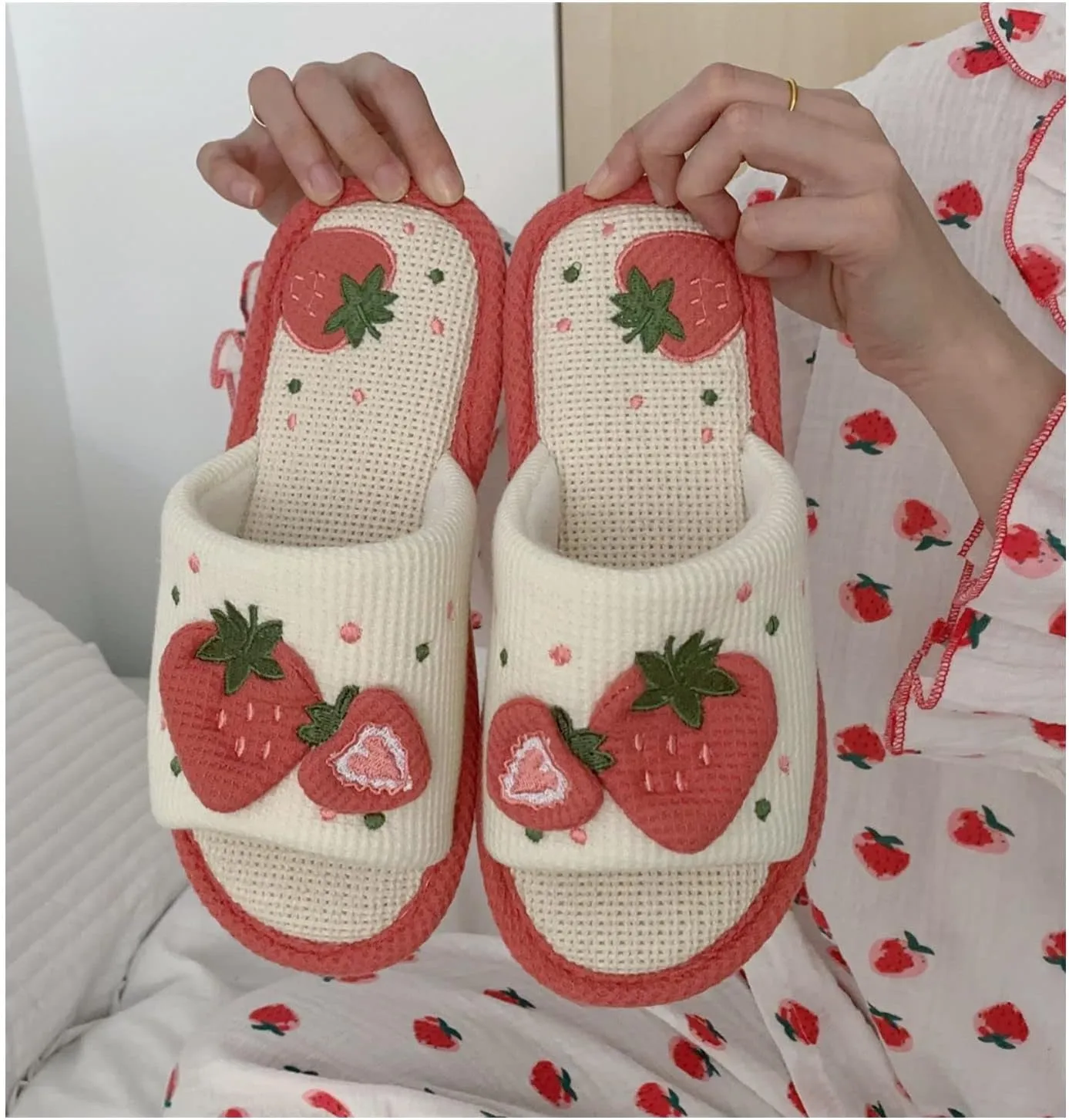 Cute Strawberry Slippers Indoor Linen House Slippers for Women Cotton Home Floor Slippers Open Toe Non-Slip Slides