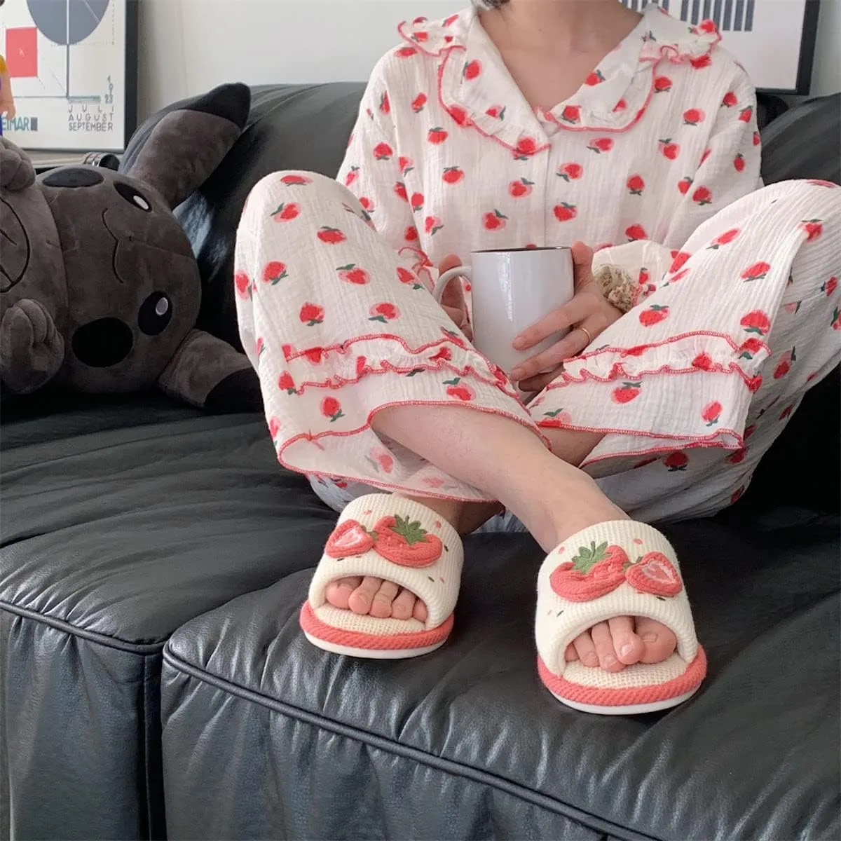 Cute Strawberry Slippers Indoor Linen House Slippers for Women Cotton Home Floor Slippers Open Toe Non-Slip Slides