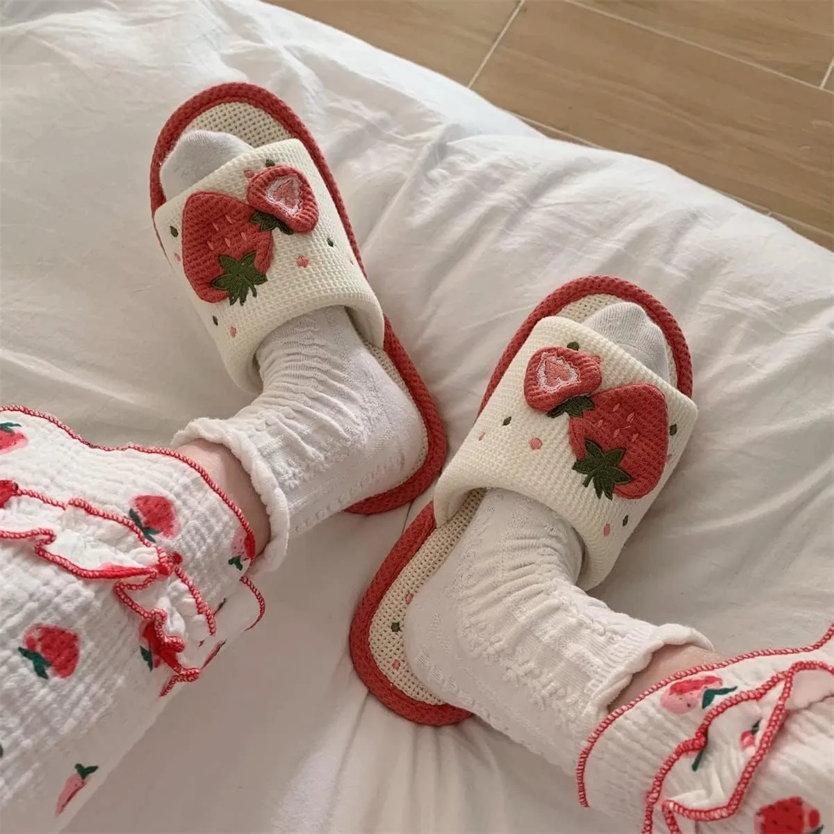 Cute Strawberry Slippers Indoor Linen House Slippers for Women Cotton Home Floor Slippers Open Toe Non-Slip Slides