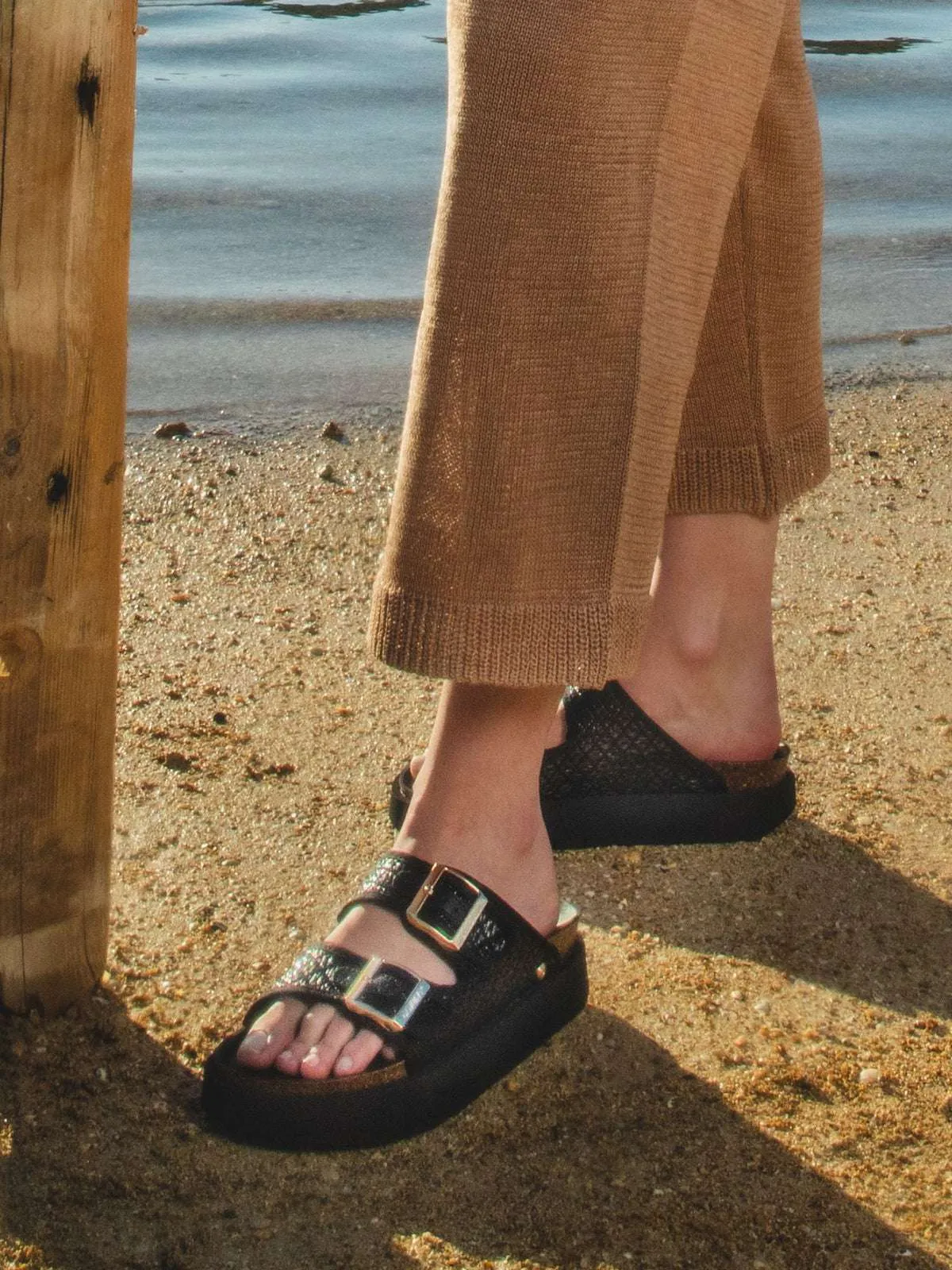 Genuins Hawaii Black Raffia Mule |G106362