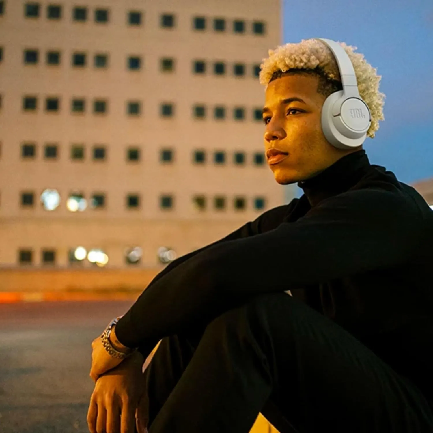 JBL Tune 720BT - Wireless Over-Ear Headphones with JBL Pure Bass Sound, Bluetooth 5.3, Up to 76H Battery Life and Speed Charge, Lightweight, Comfortable and Foldable Design (White)
