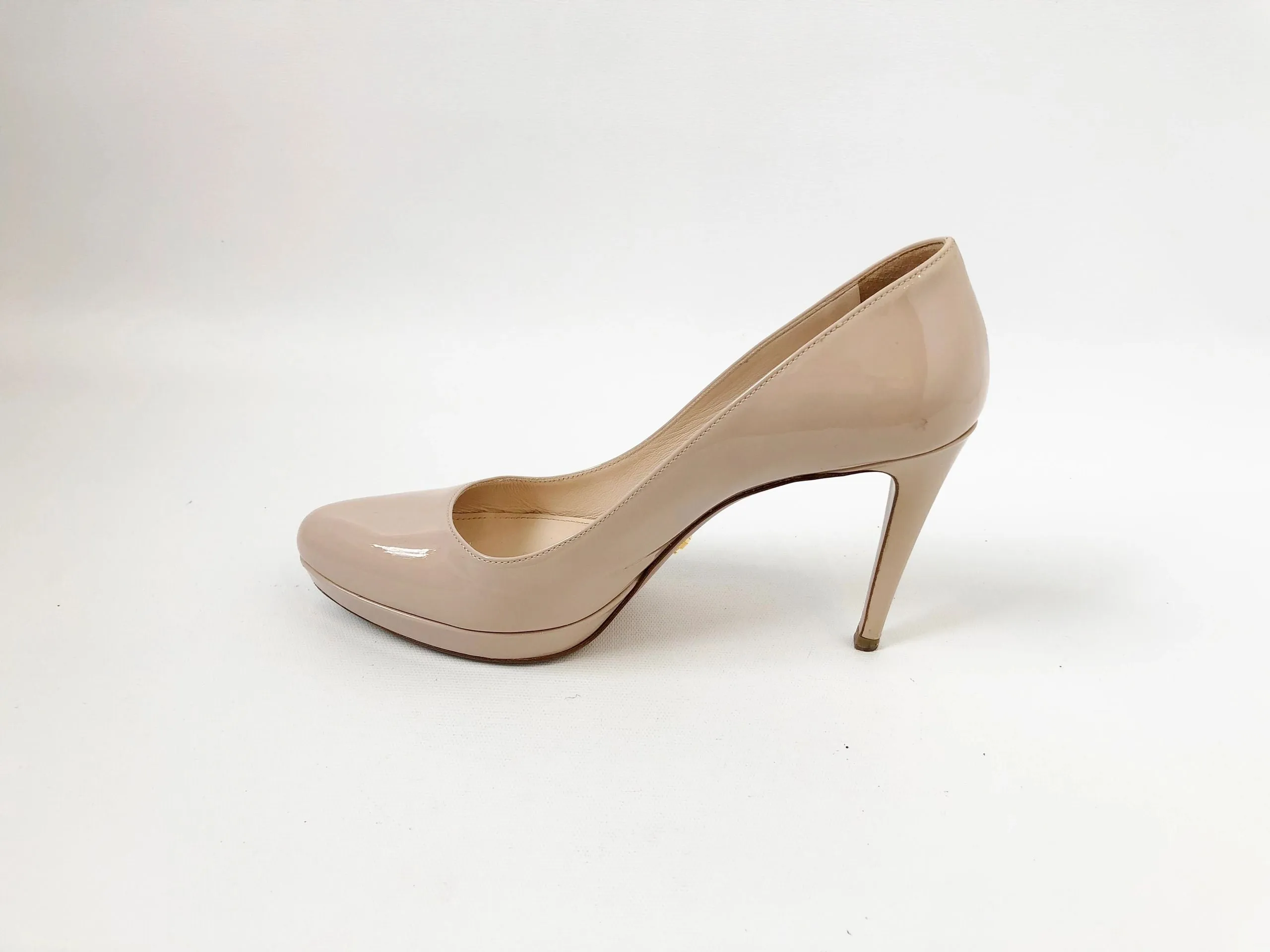 Prada Patent Leather Platform Pump Size 38 It (8 Us)