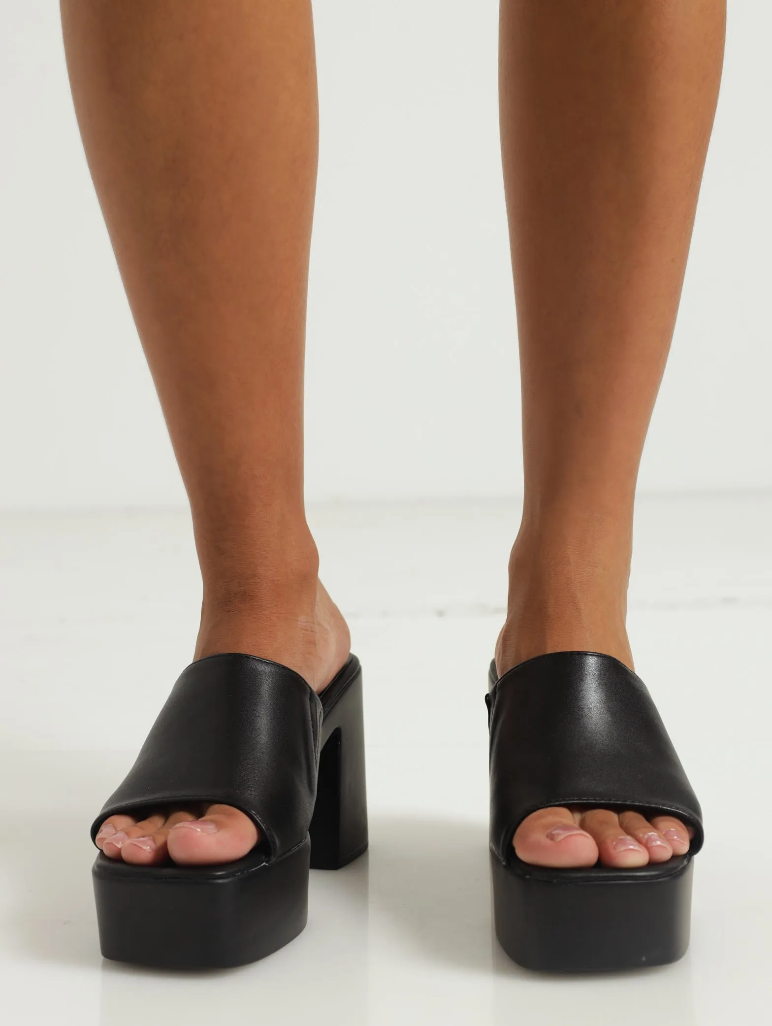 Push-In Mule Platform Sandal - Black