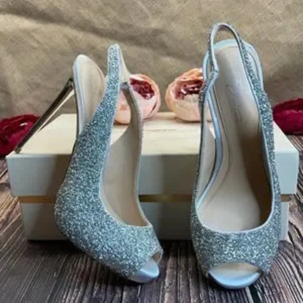 Vince Camuto Silver Synthetic Heels 7.5M