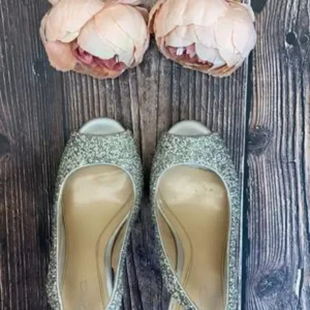 Vince Camuto Silver Synthetic Heels 7.5M