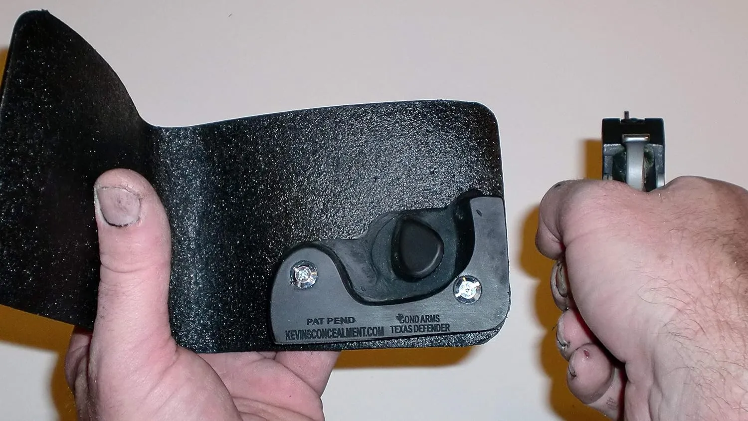 Wallet Holster for Full Concealment - Bond Arms Derringer