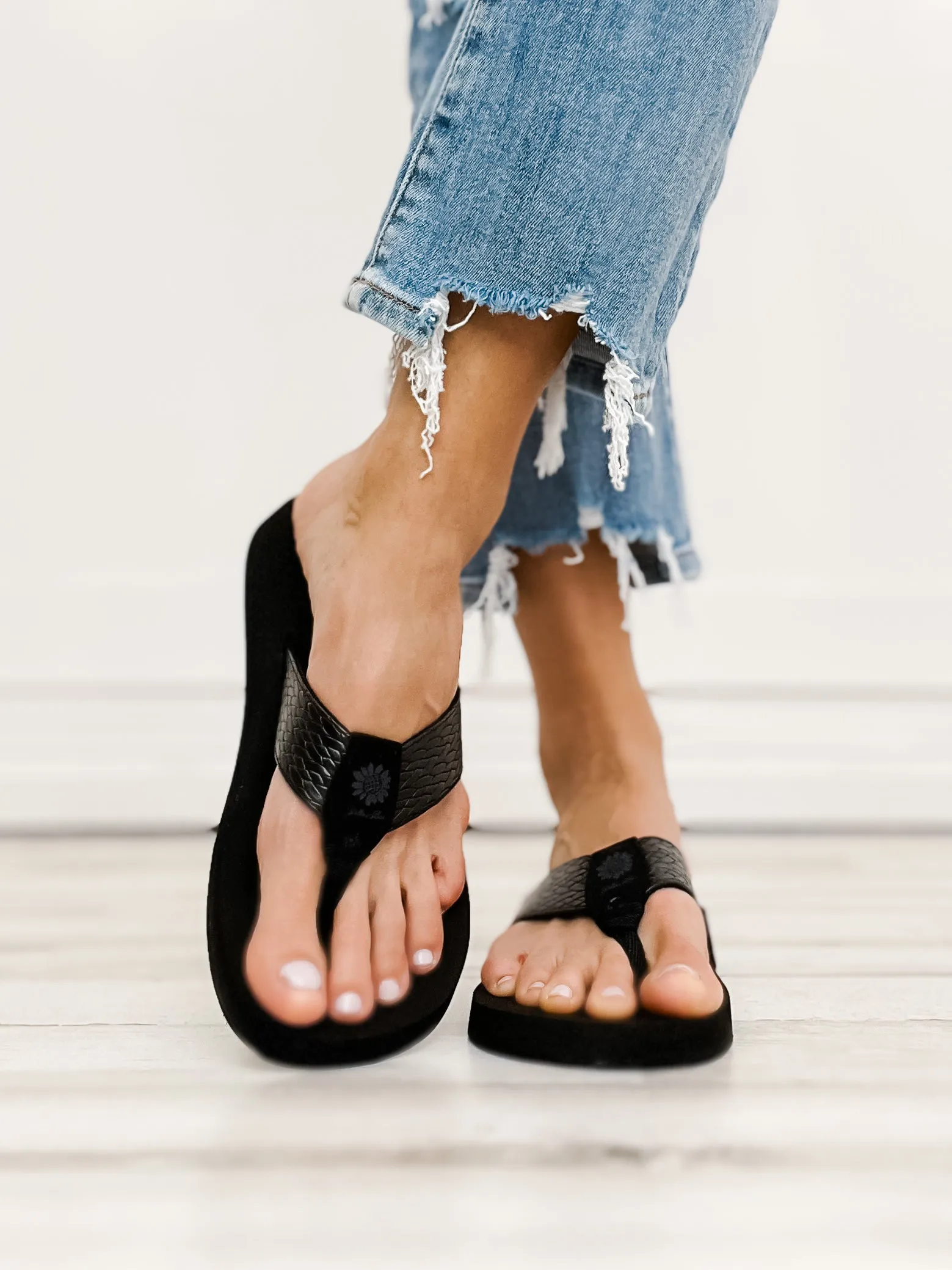 Yellowbox Flax Flip Flop in Black